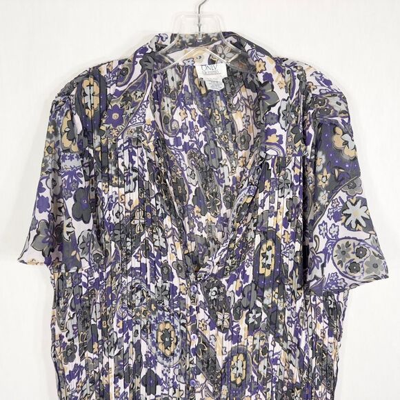 Only Necessities Plus Size 1X Top Purple Gray Floral Pleated Chiffon Fitted 1031 - Picture 3 of 8